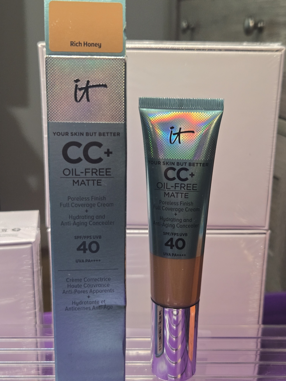 it cosmetics CC+ Oil-Free Matte Cream SPF 40 — Rich Honey (gold, tan)